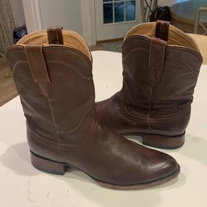 Tecovas “The Earl” Roper Boot, chocolate in color and in great shape.